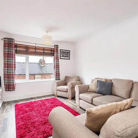 Lovely 2 Bed Flat Located Inside City Bar Walls! * يورك