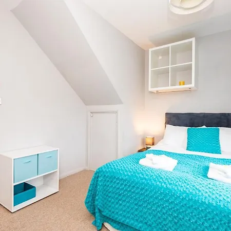 Lovely 2 Bed Flat Located Inside City Bar Walls! *