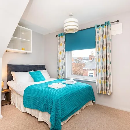 Lovely 2 Bed Flat Located Inside City Bar Walls! شقة *