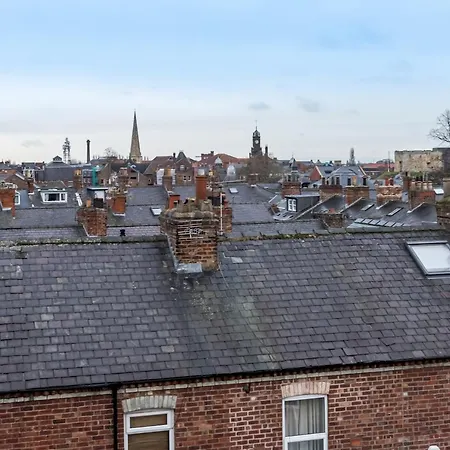 Apartment Lovely 2 Bed Flat Located Inside City Bar Walls! *