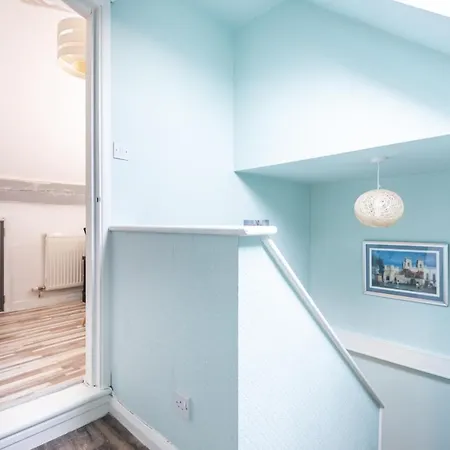 Lovely 2 Bed Flat Located Inside City Bar Walls! York