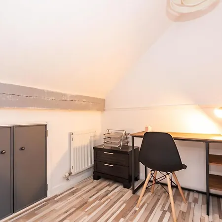 Apartment Lovely 2 Bed Flat Located Inside City Bar Walls!